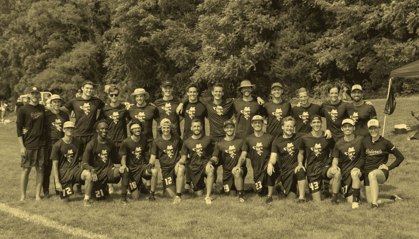 Team photo of the Colonels ultimate frisbee team in black and gold jerseys.